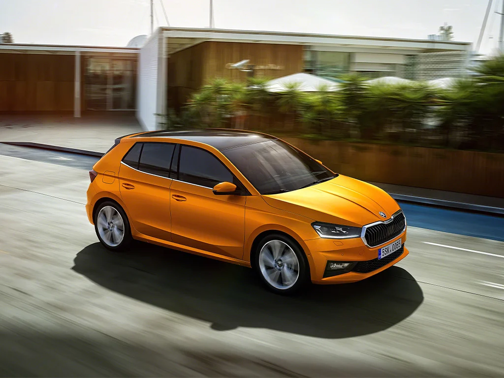 Fabia Essence 1024x768 orangenes Fahrzeug