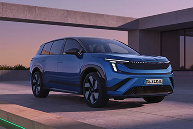 Skoda Peaq 1024x768 blaues Fahrzeug